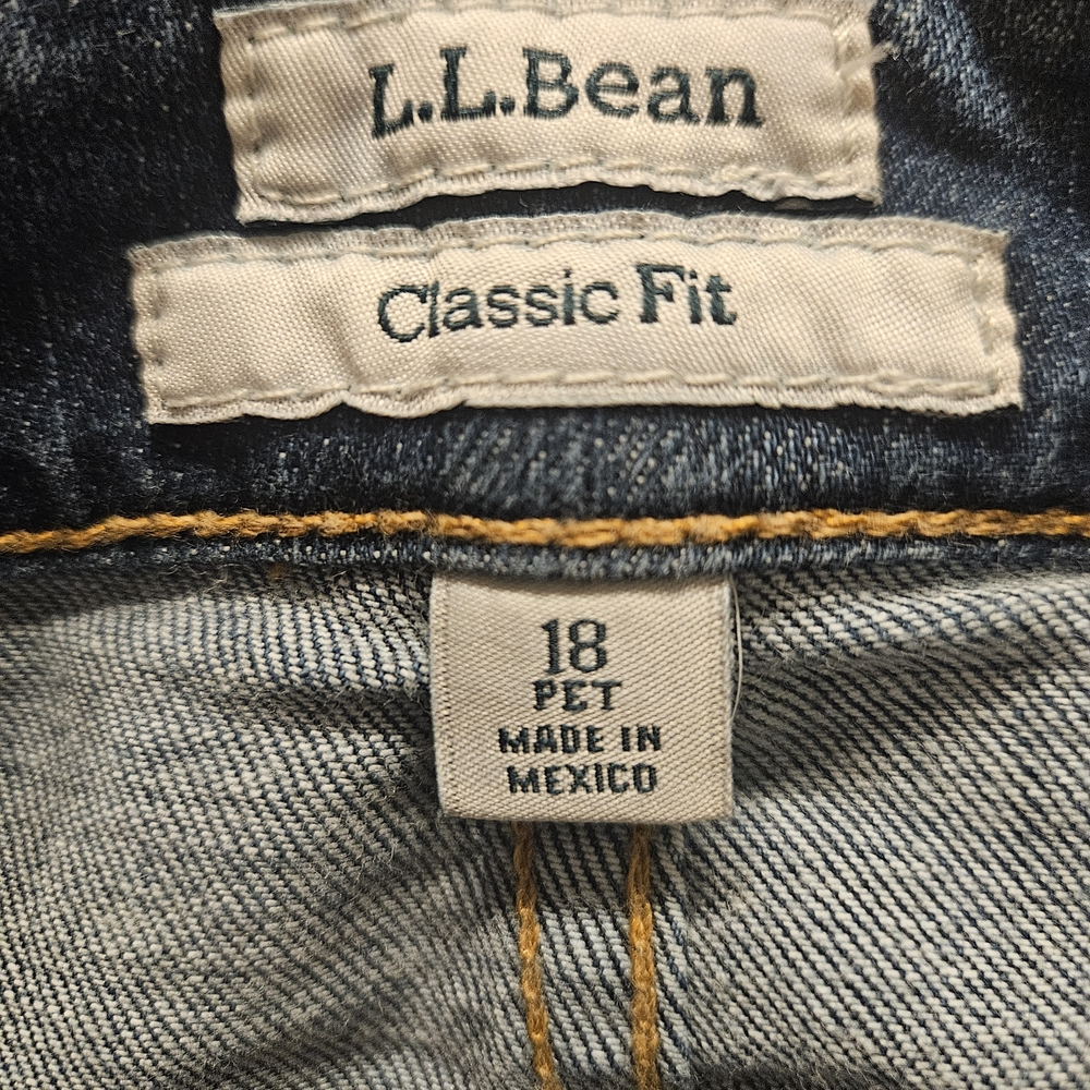 L.L. Bean Straight Leg Blue Jeans Size 18 Petite EUC - Picture 6 of 10